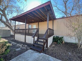 13 Mulberry St in Maxwell, TX - Building Photo