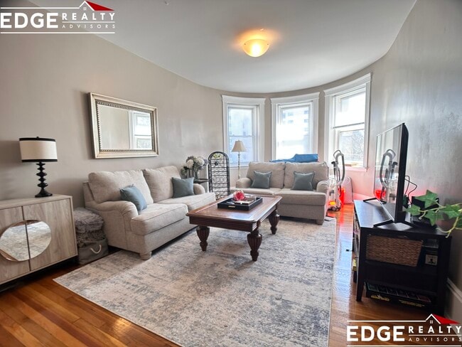 16 Fuller St, Unit 5 in Brookline, MA - Foto de edificio - Building Photo