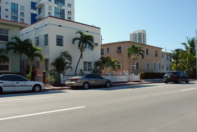 7615 Harding Ave in Miami Beach, FL - Building Photo - Building Photo