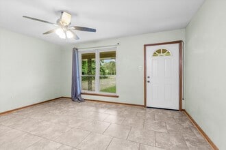 5574 Houston Dr in Baton Rouge, LA - Foto de edificio - Building Photo