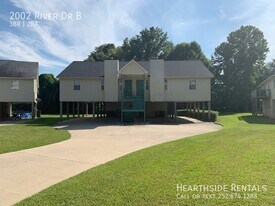 2002 River Dr in Greenville, NC - Building Photo