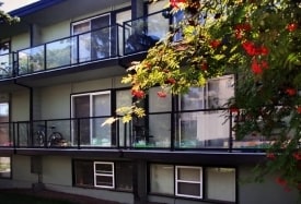 Grapes Manor in Calgary, AB - Building Photo - Building Photo