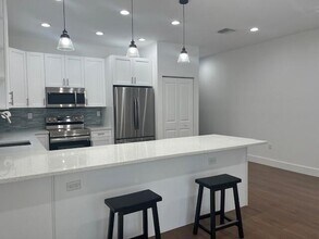 313 S E St in Lake Worth Beach, FL - Foto de edificio - Building Photo