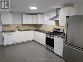 49 Beatrice Way in Vaughan, ON - Building Photo