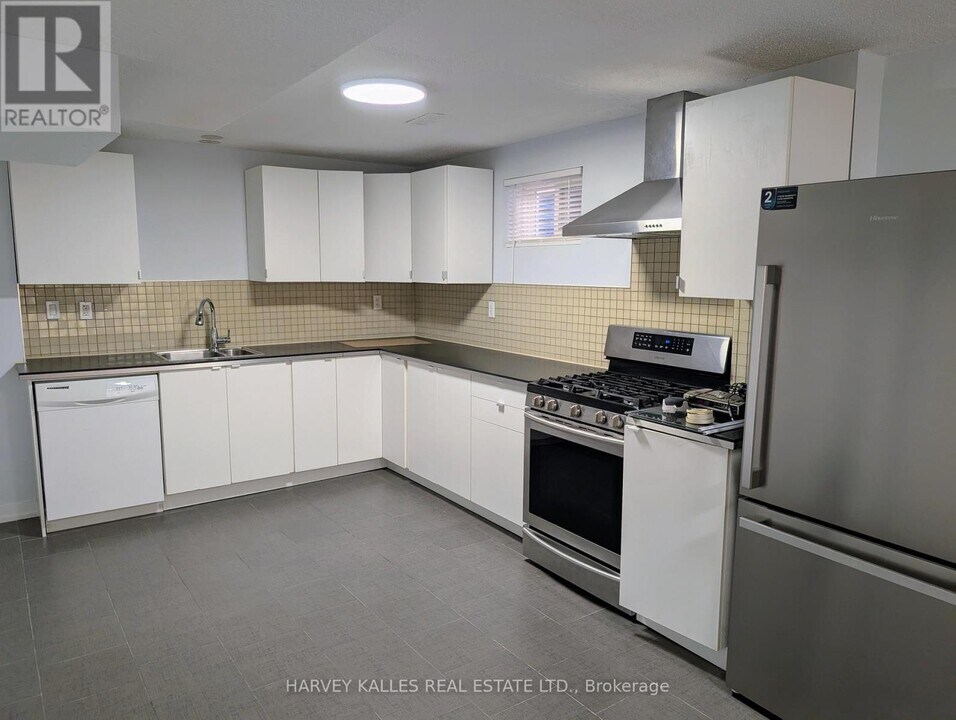 49 Beatrice Way in Vaughan, ON - Building Photo