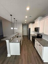136 Silverside Dr in Perry, GA - Building Photo