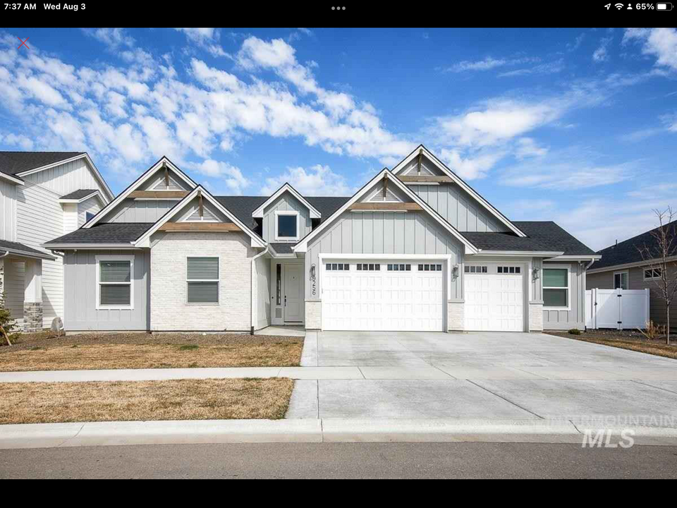 9256 W Suttle Lake Dr in Boise, ID - Foto de edificio