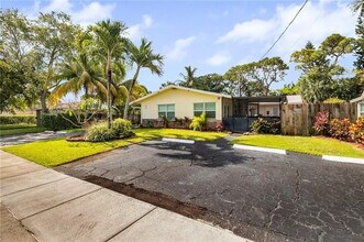 872 NE 36th St in Oakland Park, FL - Building Photo - Building Photo
