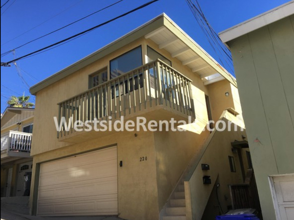 220 Seaview St in Manhattan Beach, CA - Building Photo