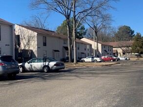 The Hamlets Condominiums in Memphis, TN - Building Photo - Building Photo