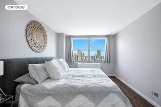 301 E 79th St in New York, NY - Building Photo - Building Photo