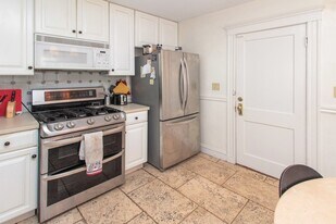 25 Priesing St, Unit 25 in Boston, MA - Building Photo