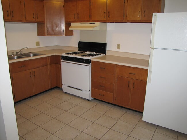 4 Williamsburg Ct, Unit C in Pekin, IL - Foto de edificio - Building Photo