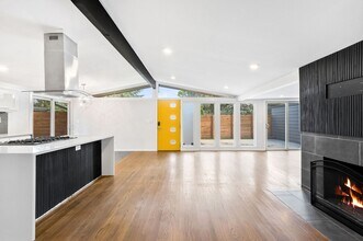 2465 S Newton St in Denver, CO - Building Photo - Building Photo