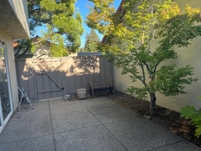 22220 Homestead Rd in Cupertino, CA - Building Photo - Building Photo