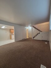 170 W Foxbridge Dr in Midvale, UT - Foto de edificio - Building Photo