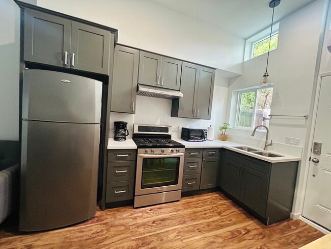 5413 W 118th St, Unit 1bed 1bath