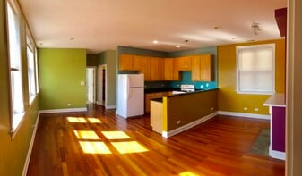 2113 W Gladys Ave, Unit 4S in Chicago, IL - Building Photo