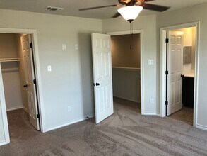 8806 Old Seguin Rd in Converse, TX - Building Photo - Building Photo