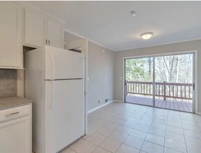 2493 Shallowford Rd in Atlanta, GA - Building Photo - Building Photo