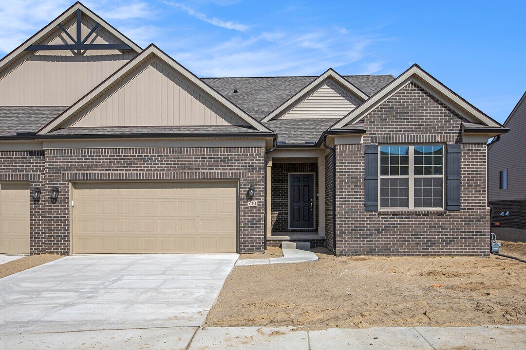 710 W Spaniel Dr in Ann Arbor, MI - Building Photo