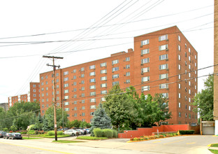 The Berkshire in Lakewood, OH - Foto de edificio - Building Photo