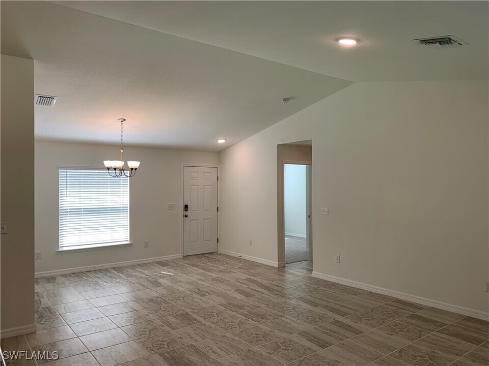4360 Longwell Ln in North Port, FL - Foto de edificio