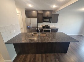 5404-5414 14 Ave SW in Edmonton, AB - Building Photo