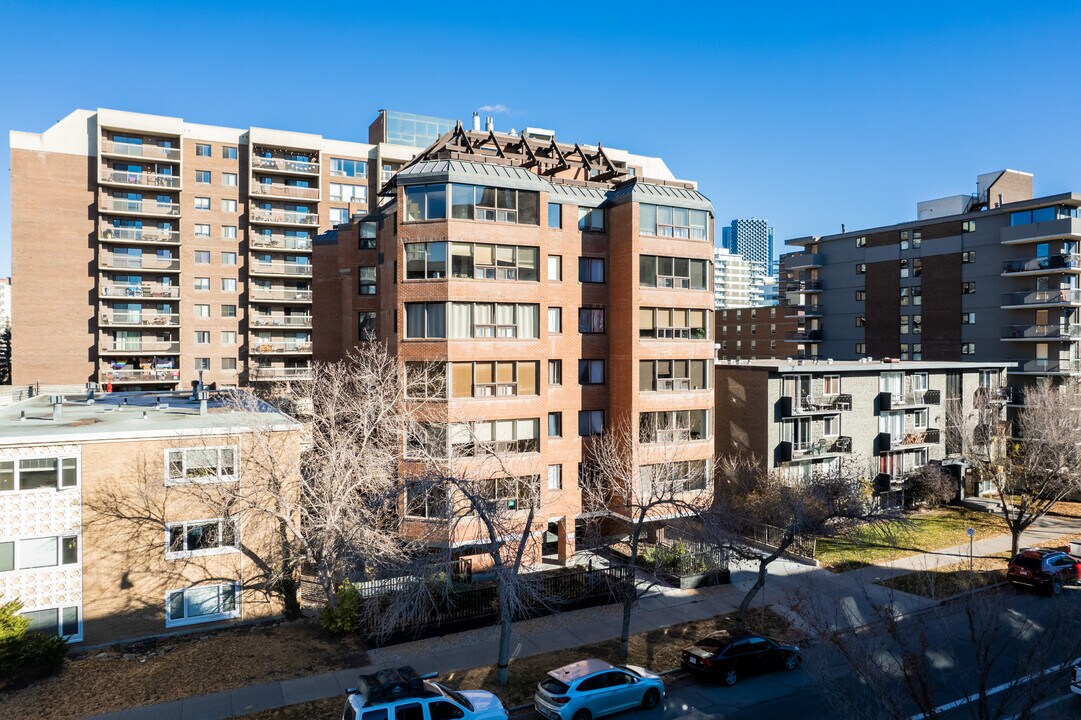 Mariposa Gardens in Calgary, AB - Building Photo