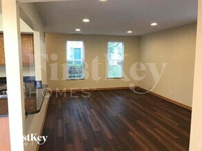 932 Symphony Dr in Aurora, IL - Foto de edificio - Building Photo