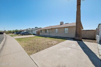 8137 W Trafalgar Ave in Phoenix, AZ - Building Photo - Building Photo