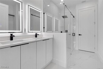 928 NE 8th Pl in Cape Coral, FL - Building Photo - Building Photo