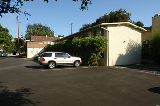 122 W Valerio St in Santa Barbara, CA - Building Photo - Building Photo