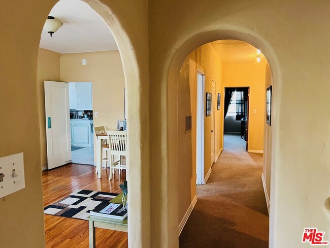 1108 S Sycamore Ave in Los Angeles, CA - Building Photo - Building Photo