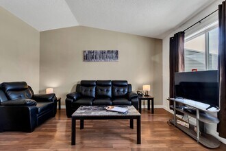 9230 93 Ave in Grande Prairie, AB - Building Photo - Building Photo