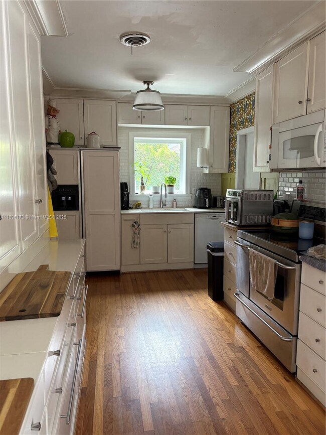 1710 Segovia St in Coral Gables, FL - Building Photo - Building Photo