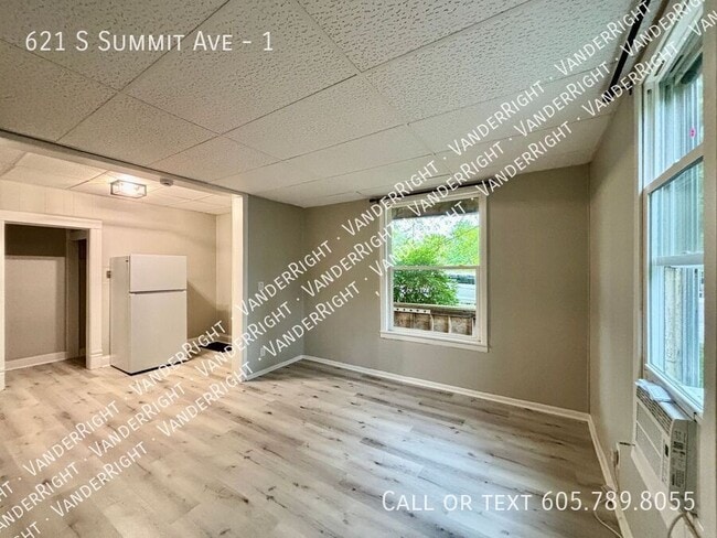 property at 621 S Summit Ave
