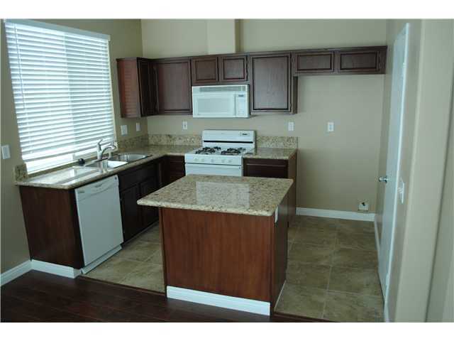 588 Summerholly Dr in San Marcos, CA - Building Photo - Building Photo