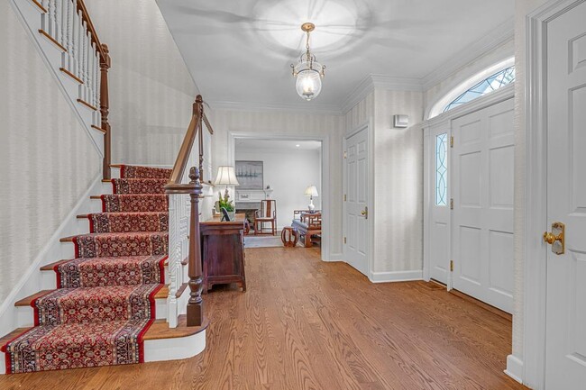 99 Feeks Ln in Locust Valley, NY - Building Photo - Building Photo
