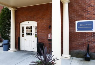 Dennison Bishop in Framingham, MA - Foto de edificio - Building Photo