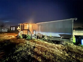 2525 Oyster Creek Bend in Freeport, TX - Building Photo