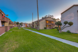 WOODSIDE VILLAGE in West Covina, CA - Building Photo - Building Photo