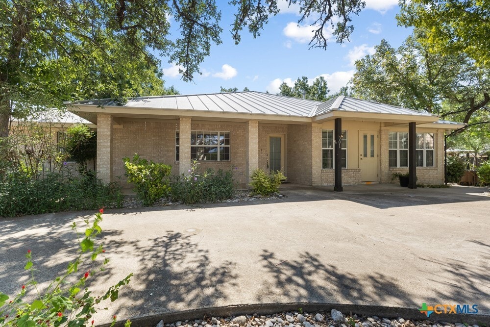 203 US-87 in Comfort, TX - Building Photo