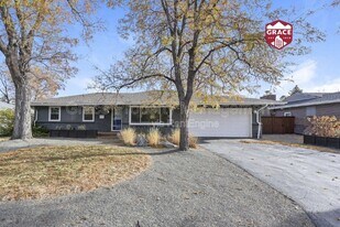 6186 S Southwood Dr in Centennial, CO - Building Photo