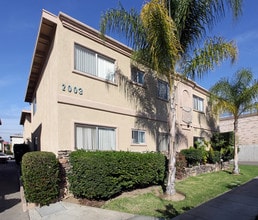 Courtyard Apartments in Orange, CA - Building Photo - Building Photo
