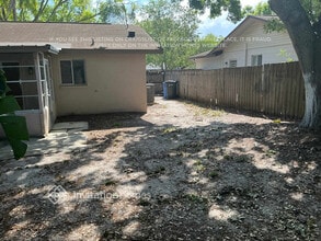 411 Brandywine Dr in Valrico, FL - Foto de edificio - Building Photo