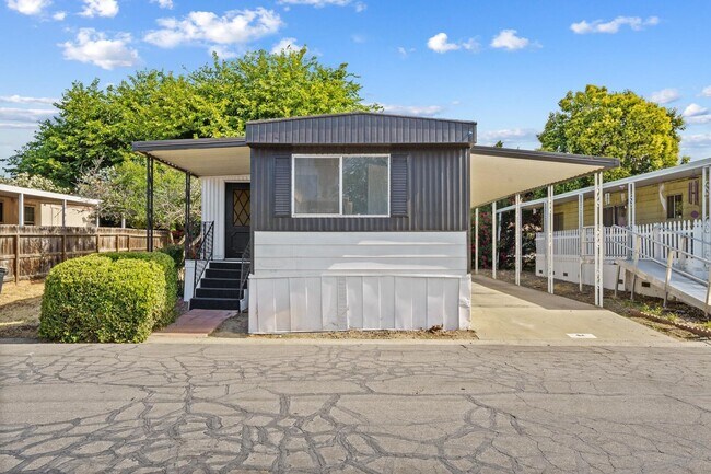 5505 W Tulare Ave in Visalia, CA - Building Photo - Building Photo