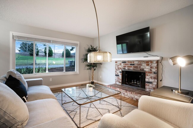 Room in 5 Bedroom Home at 13665 Sw Parkway in Beaverton, OR - Building Photo - Building Photo