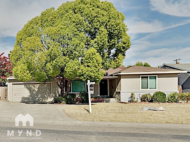 2428 Drayton Dr in Sacramento, CA - Building Photo - Building Photo