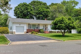 125 Beechwood Ave in West Long Branch, NJ - Building Photo - Building Photo